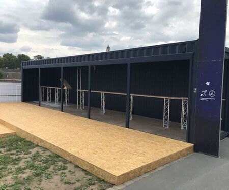 Kassencontainer Eingangsbereich Filmnächte Dresden