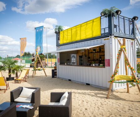 Barcontainer mit Terrasse