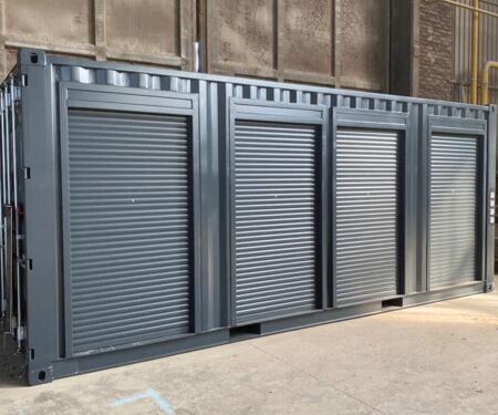 Motorradbox Gesamtansicht mit Rolltor